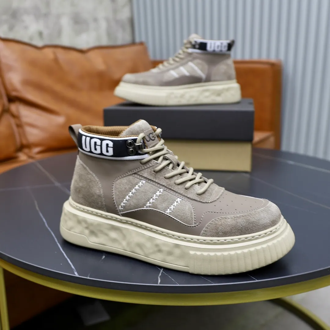 Ex-factory price: 620💰Thick wool imported from Australia Brand: UGG genuine purchase Size: 39-44 Grade: Official website 1:1 Material: First layer of genuine leather waterproof and antifreeze upper Real wool lining Original non-slip soft wear-resistant outsole Style category: Men's casual shoes Trendy style Comfortable on the feet Color: Official website color synchronization